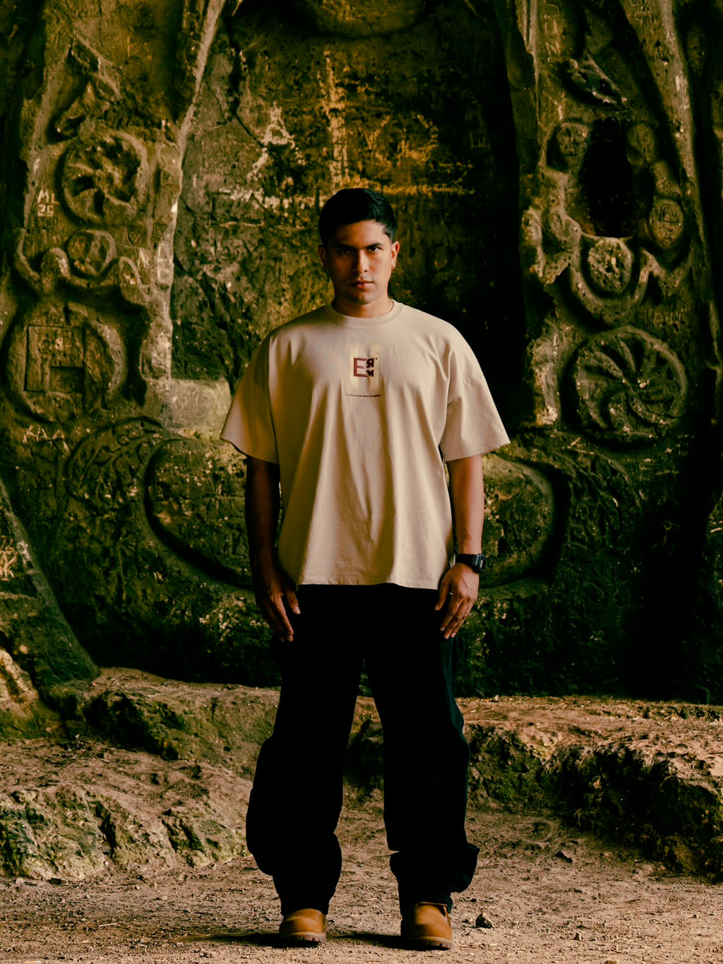 "DUALIDAD" OVERSIZE T-SHIRT.
