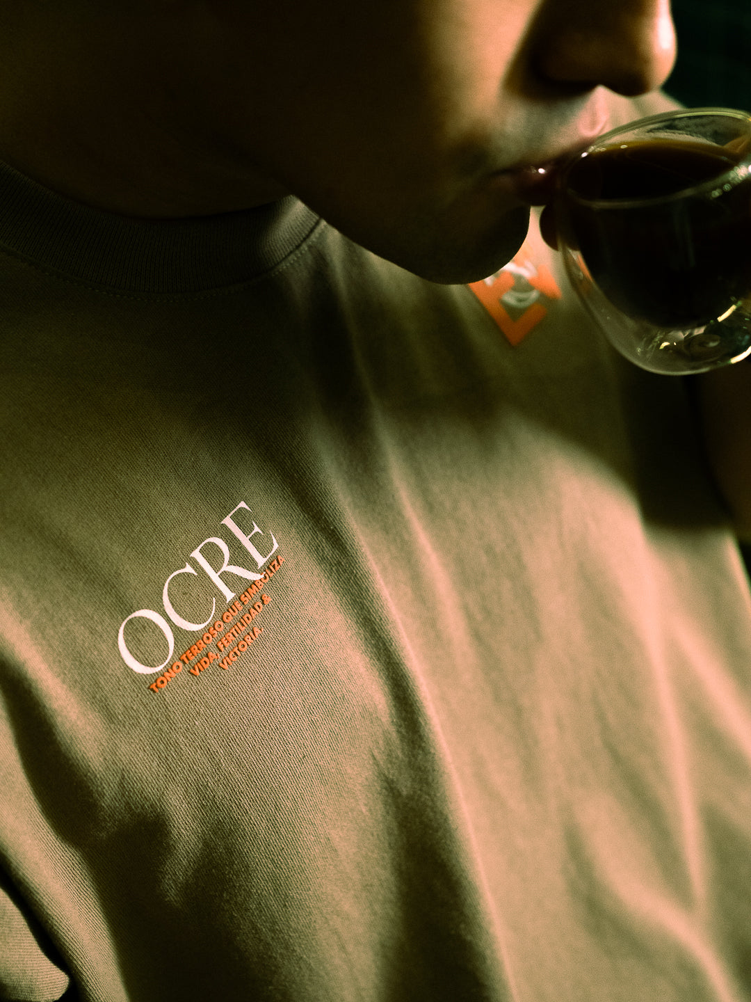 "OCRE" OVERSIZE T-SHIRT.